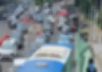 Geger Pemotor Tanpa Helm Terobos Rombongan Kapolda Metro Jaya Hampir Ketabrak