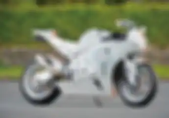 Modifikasi Motor Honda CBR1000RR Ganti Muka, Mesin dan Rangka Serba Putih