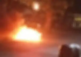Bogor Membara Dua Kelompok Gengster Bentrok Satu Unit Motor Dibakar di Pinggir Jalan