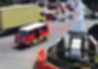 Fakta Insiden Motor Terlindas Truk Saat Mau Ditilang Polisi di Purwakarta Pakai Knalpot Brong Pengendara Selamat
