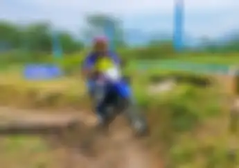 Video Trik Naik Motor Trail Yamaha WR155R Untuk Bikers Pendek Dijelaskan Mantan Crosser
