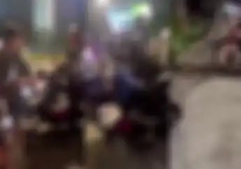 Video Pemotor Yamaha NMAX dan Pesepeda Ribut di Jalur Sepeda, Pukul Helm Sampai Lempar Sepeda