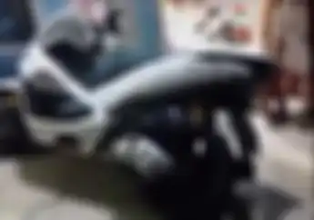 Ojol Kesal Cari Alamat, Motor Honda PCX Milik Wanita Ditendang Sampai Jatuh dan Pecahkan Kaca Jendela di Depok