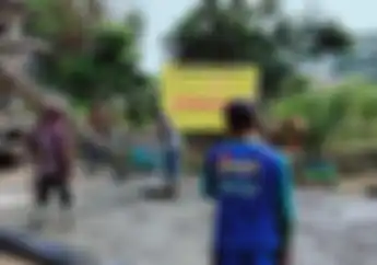 Ramai Jalan Cor Diterobos Honda Scoopy, Warga Desa Ini Malah Patungan Cor Jalan Rusak Rp 166 Juta