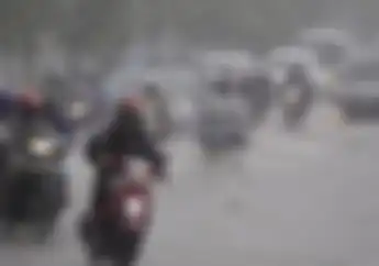Pemotor Waspada Hujan Lebat Hingga Petir dan Angin Kencang, Cek Apakah Daerah Anda Termasuk