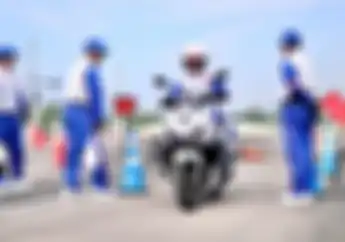 Instruktur Safety Riding Motor Honda Bocorkan Kebiasaan Bahaya Bikers Cewek