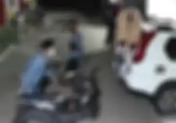 Kurang dari 15 Menit 3 Motor Lenyap Digasak Maling di Bekasi, Gembok Pagar Hancur Kena Cairan Kimia