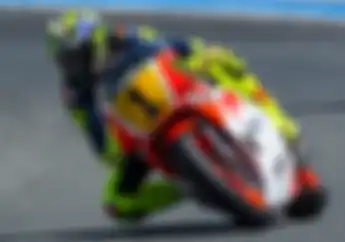 Video Valentino Rossi Naik Motor 2-tak GP500 Lagi, Komentarnya Lucu