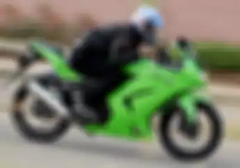 Segini Harga Motor Impian Kawasaki Ninja 250 Karbu, Setara Honda BeAT