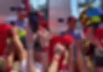 Video Kocak Marc Marquez Disuruh Tanda Tangan Helm Valentino Rossi