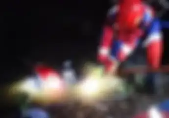 Efek Geber Motor Tapi Lampu Mati Pengendara Honda Scoopy di Jakarta Timur Tercebur ke Kali