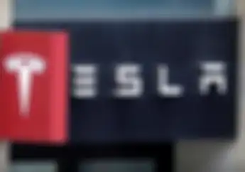 Sistem Autopilot Tesla Tabrak Pemotor Hingga Tewas, Keluarga Korban Ajukan Gugatan