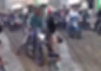 Makin Kacau, Video Pemotor Rame-rame Terobos Jalan Dicor yang Belum Kering di Bandung