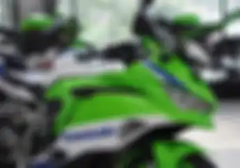 Cek Harga Kawasaki Ninja ZX-25RR Terlangka Karena Cat Motif Lama