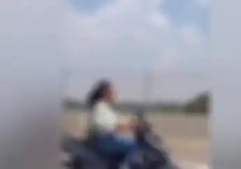 Cewek Naik Honda BeAT Terobos  Jalan Tol di Jakarta Utara, Pihak Keluarga Bisa Kehilangan  Rp 3 Juta