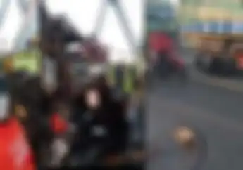 Honda BeAT Masuk Kolong Truk Kondisi Rusak Berat Efek Truk Adu Banteng Rider Selamat Ini Kronologinya
