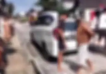 Kejadian Lagi Mobil Terobos Jalan Baru Dicor Anggaran Rp 280 Miliar di Tuban Rangka Besi Hancur