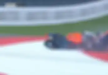 Terlalu Agresif di Lap Akhir Race 1 Red Bull Rookies Cup Austria Veda Ega Pratama Crash