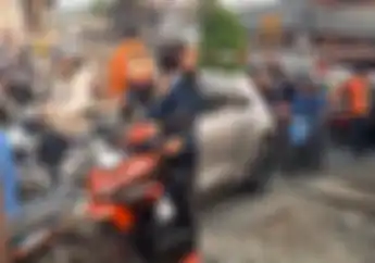 Bikin Deg-degan, Video Pemotor Terjebak Macet di Tengah Palang Pintu Kereta Api, Ini Aturannya