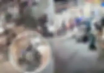 Video Pemotor Suami Istri Disiram Air Keras di Cengkareng, Korban Terkapar Tidak Bisa Melihat
