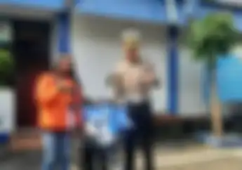 Haru Ojol Wanita di Yogyakarta Dapat Honda BeAT Baru dari Polisi Karena Tolong Korban Kecelakaan