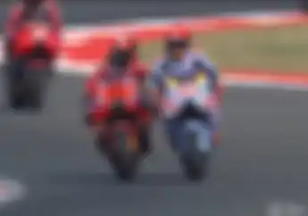 Calon Rekan Setim Mulai Akrab, Marc Marquez Bantu Setut Motor Pecco Bagnaia di MotoGP Mandalika 2024