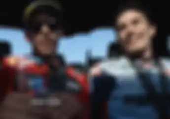 Video Marc Marquez Kaget Pas Tahu Ukuran Sepatu Enea Bastianini di MotoGP Mandalika 2024