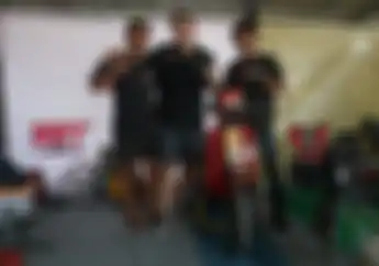 Bule Italia Ngamuk Turunkan Vespa Monster di Balap Scooter Prix Round 3