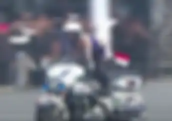 Di Depan Jokowi dan Prabowo Subianto, Polwan Atraksi Berdiri di Atas Harley-Davidson Seharga 20 NMAX Turbo