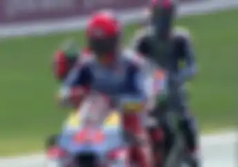 Gara-gara Binatang Ini Marc Marquez Lepas Lapisan Kaca Helm di MotoGP Australia 2024 Endingnya Malah Juara