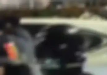 Viral Mobil LCGC Kabur Tidak Bayar Bensin di Tangsel Endingnya Tabrak Motor Langsung Diamuk Warga