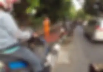 Cerita Petugas PPSU Jakarta Pernah Ditabrak Motor Hingga Terseret Karena Halangi Motor Naik Trotoar