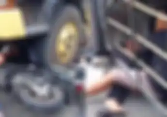 Sopir Dengar Suara Aneh Ternyata 2 Remaja Perempuan Masuk Kolong Truk, Begini Kondisinya