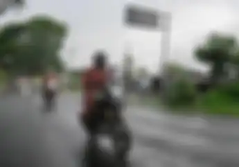 Mulai Musim Hujan Pemotor Jangan Asal Berhenti di Pinggir Jalan, Lakukan Cara Ini Biar Aman