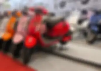 Cuma Rp 7 Jutaan Motor Listrik Baru Mirip Vespa Ada di GJAW 2024 Jarak Tempuh Segini Sekali Ngecas