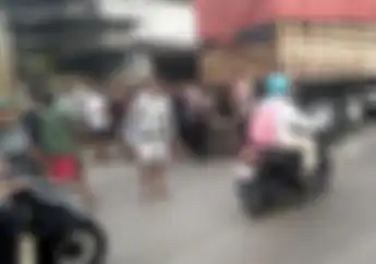 Seruduk Belakang Dump Truk di Bekasi, Pemotor Satria F150 Kehilangan Nyawa