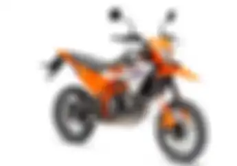 Buktikan Belum Bangkrut, KTM Luncurkan Motor Baru 125 SMC R dan 390 SMC R 2025 