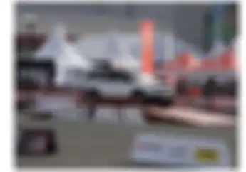Hari Valentine jadi Ajang Berburu Kendaraan Baru dan Menonton Hiburan Romantis di IIMS 2025