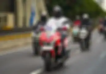 7 Tips Naik Motor Saat Puasa Ramadan Biar Tetap Aman dan Nyaman