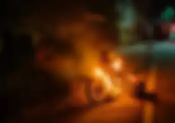 Viral Pemotor Yamaha RX-King di Labuan Bajo Ngamuk Berujung Bakar Motor, Berawal dari Ditilang Polisi