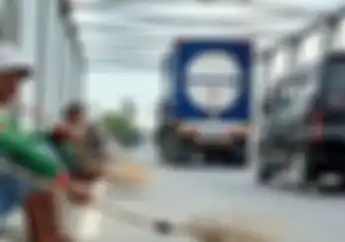 Gara-gara Spanduk, Penghasilan Penyapu Koin di Jalur Subang-Indramayu Merosot