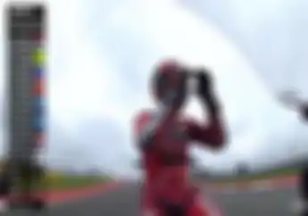 Arti Selebrasi Teropong Pecco Bagnaia di MotoGP Amerika 2025, Sindiran Cari Marc Marquez?