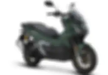 Sudah Ada Di Dealer, Pilihan Warna Baru Skutik Adventure Honda ADV 160