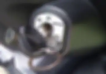 Musim Hujan Kunci Kontak Motor Sering Macet, Pakai Cairan Ini Langsung Beres