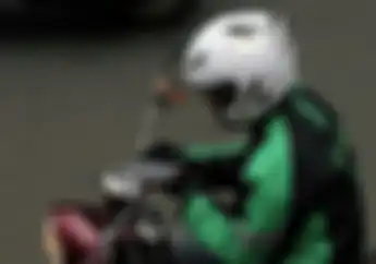 Main HP Sambil Berkendara Saldo ATM Amblas, Kamera ETLE Mengincar