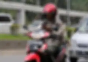 5 Bahaya Berkendara Main Ponsel, Bukan Cuma Diincar Kamera ETLE