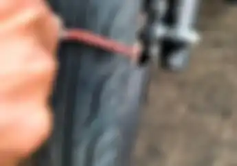 Bukan Disumpal Karet, Cara Tambal Ban Tubeless Ini Dijamin Lebih Aman