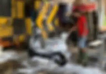 Asal Siram Bisa Korslet, Begini Cara Aman Cuci Motor Listrik