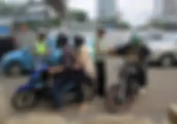 Sabar-Sabarin Deh Nunggu Lampu Merah Bro, Kalo Enggak Mau Ketimpa Masalah Nantinya