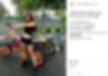 Ngeri! Gadis Seksi Berpistol Ini Jadi Bodyguard Yamaha RX King